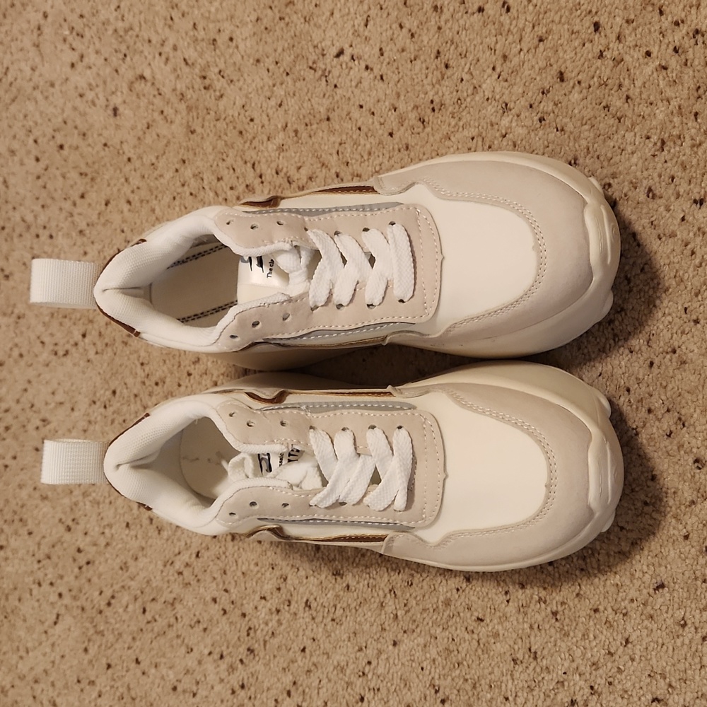 Shoes - Picture 2 of 5